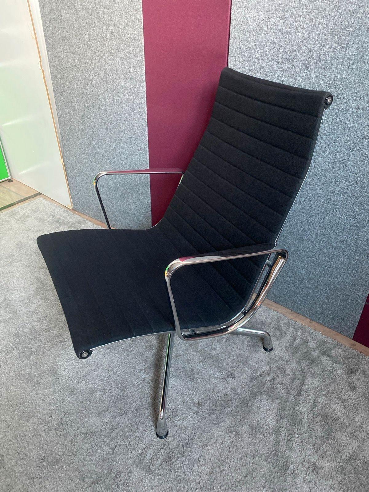 Vitra EA 116 Hopsak Schwarz drehbar ★ Designklassiker