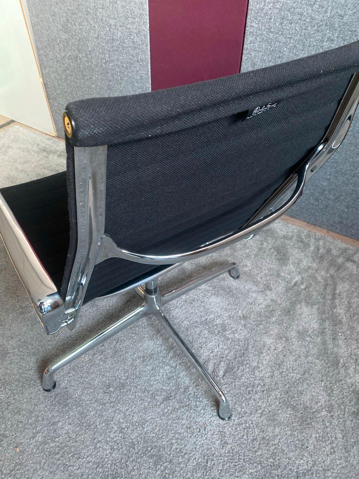 Vitra EA 116 Hopsak Schwarz drehbar ★ Designklassiker - Bild 4