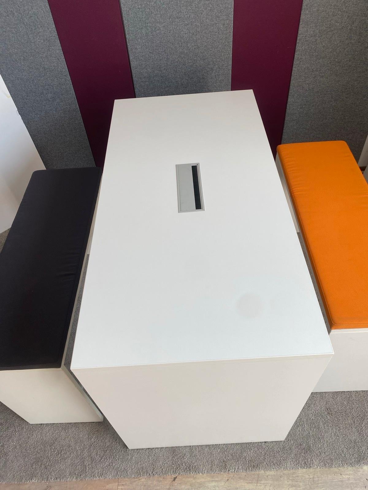 Sitzgruppe Bartisch Esstisch Hochtisch weiß 2 Bänken orange grau