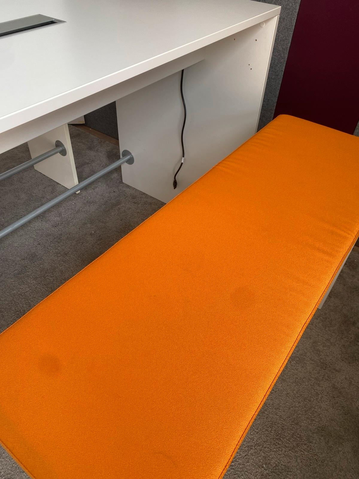 Sitzgruppe Bartisch Esstisch Hochtisch weiß 2 Bänken orange grau - Bild 5