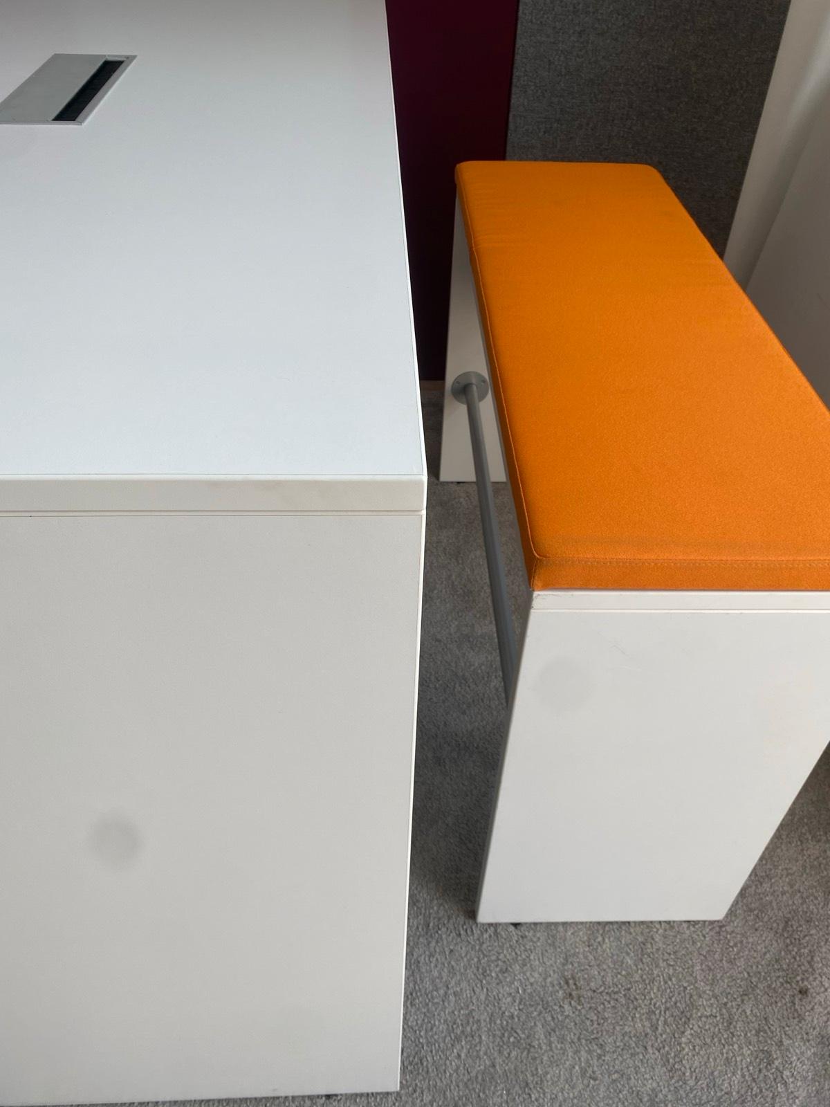 Sitzgruppe Bartisch Esstisch Hochtisch weiß 2 Bänken orange grau - Bild 7