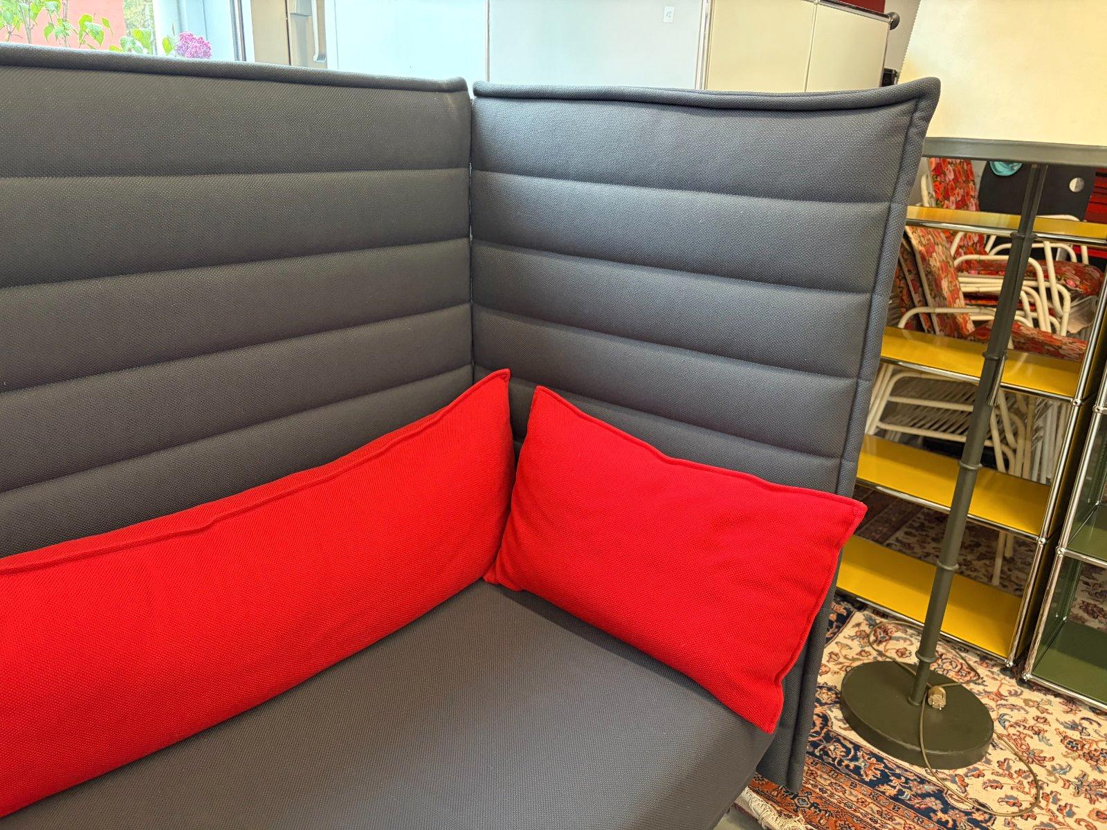 Vitra Alcove Highback 3-Sitzer Anthrazit Kissen rot - Bild 5