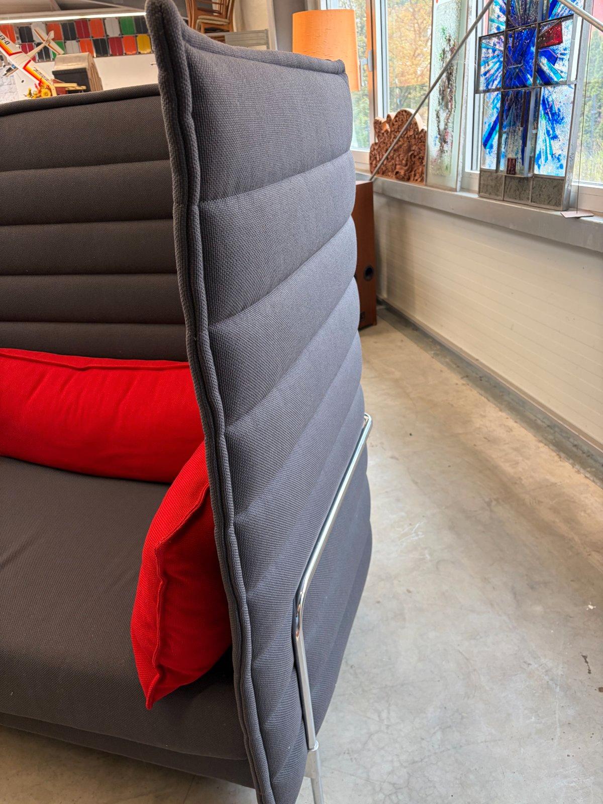Vitra Alcove Highback 3-Sitzer Anthrazit Kissen rot - Bild 11
