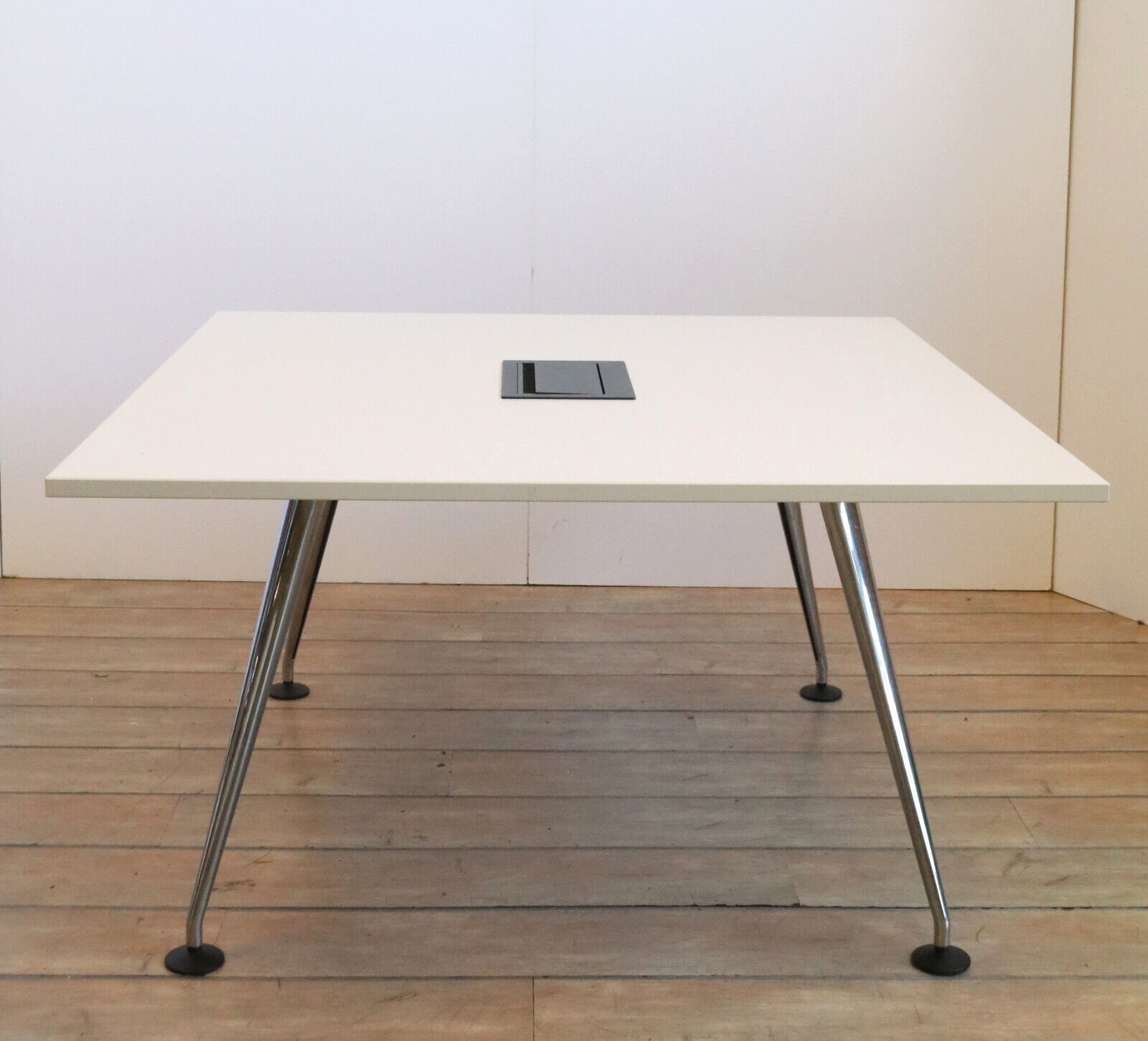 Besprechungstisch Besuchertisch Konferenztisch 130x130 VITRA weiß