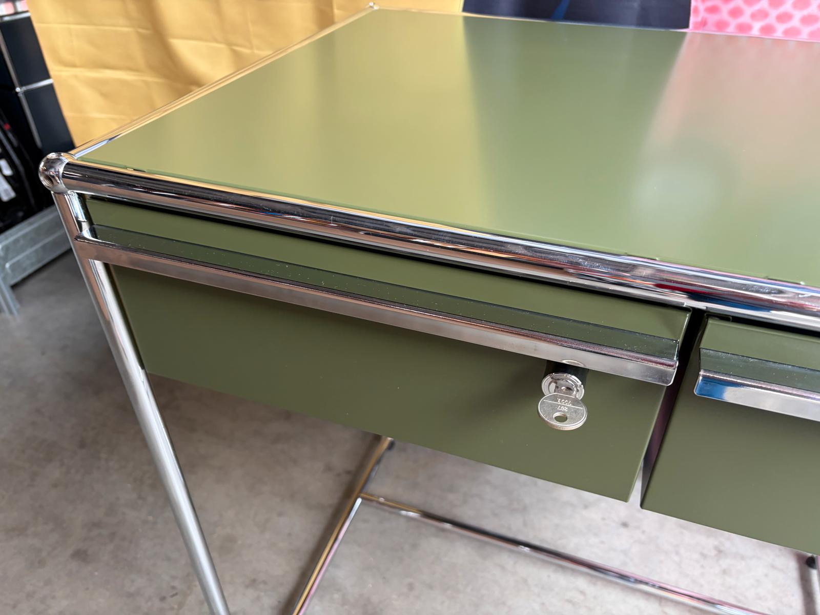 USM Haller Arbeitsplatz Wandboard Schminktisch 2 Schubladen Oliv  - Bild 2