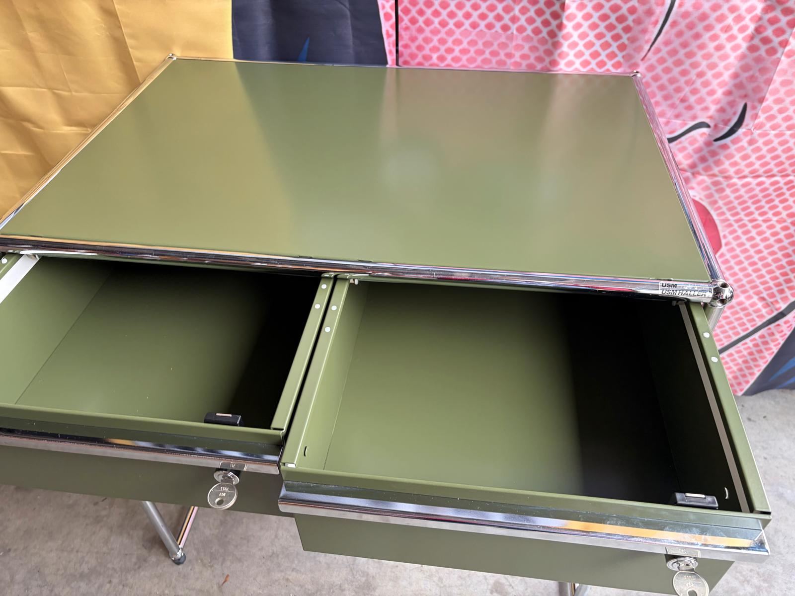 USM Haller Arbeitsplatz Wandboard Schminktisch 2 Schubladen Oliv  - Bild 6