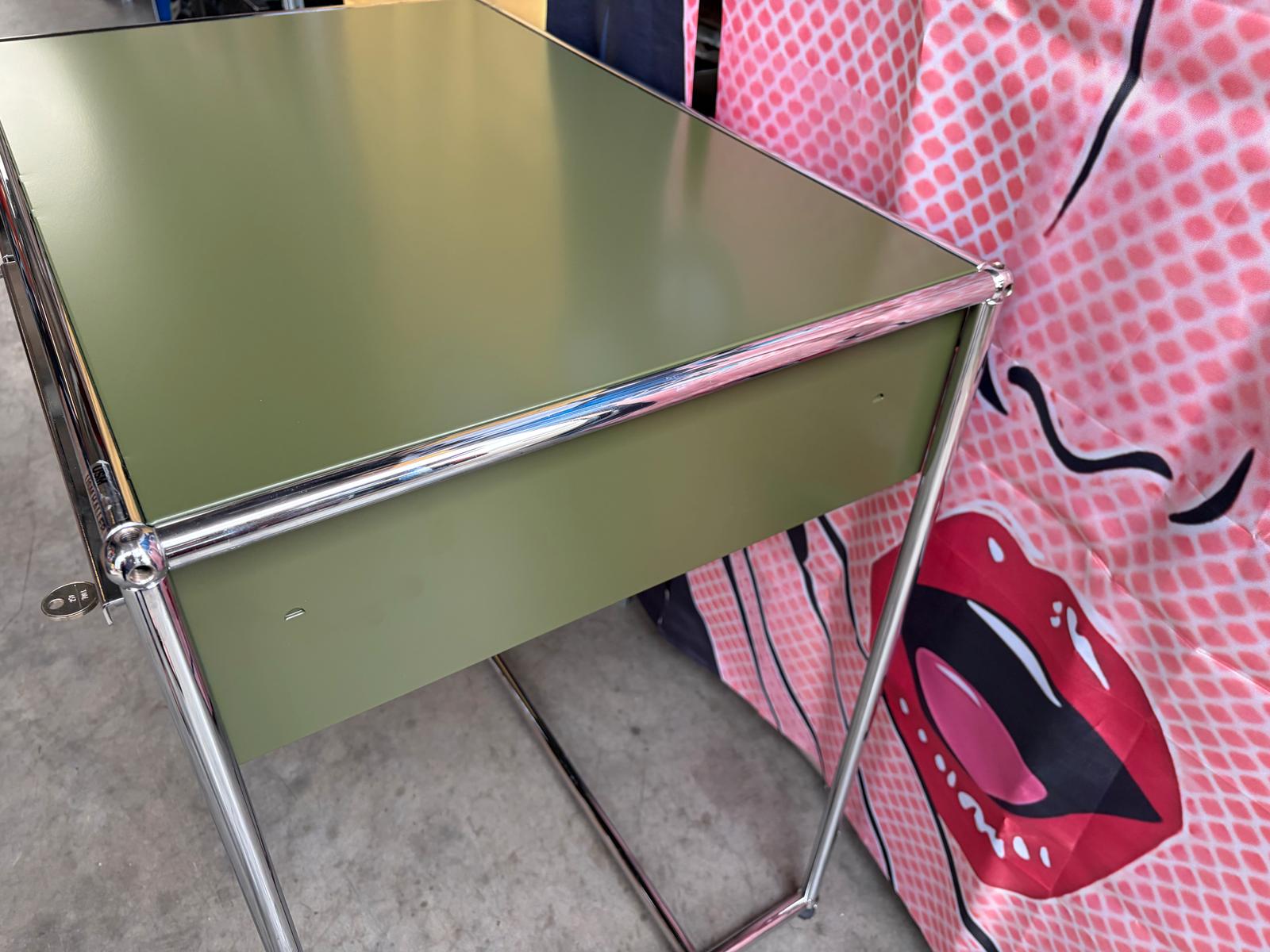 USM Haller Arbeitsplatz Wandboard Schminktisch 2 Schubladen Oliv  - Bild 7