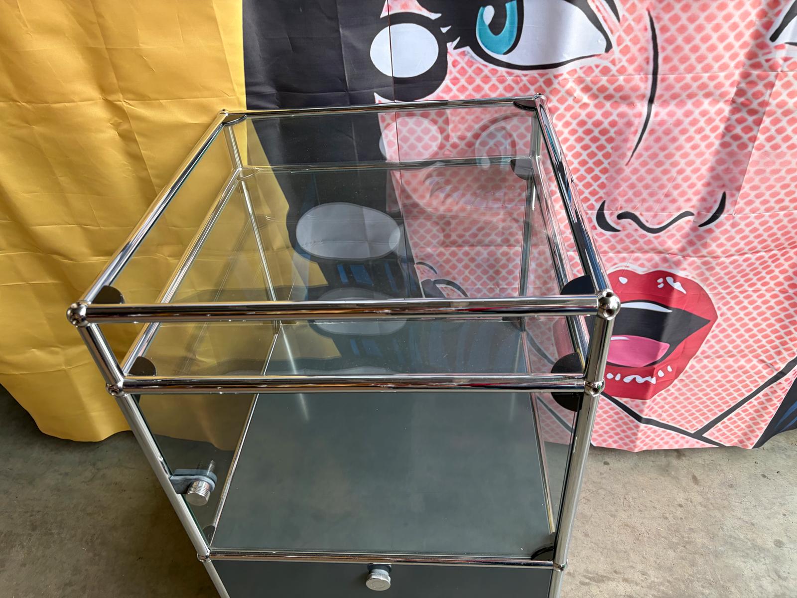 USM Haller Vitrine Regal Sideboard Klappe Glastür Anthrazit Grau - Bild 4