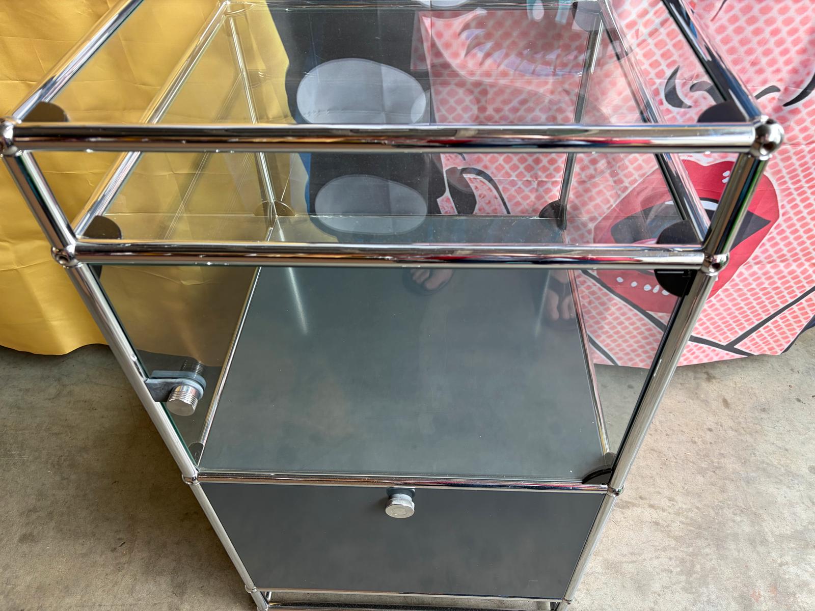 USM Haller Vitrine Regal Sideboard Klappe Glastür Anthrazit Grau - Bild 6